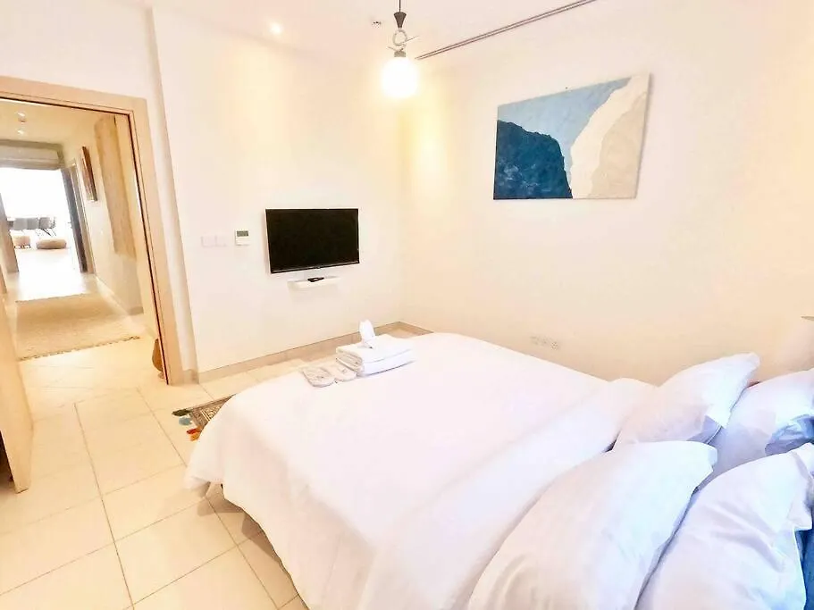 Elegant 4 Beds W/Partial Seaview Apartment Jeddah